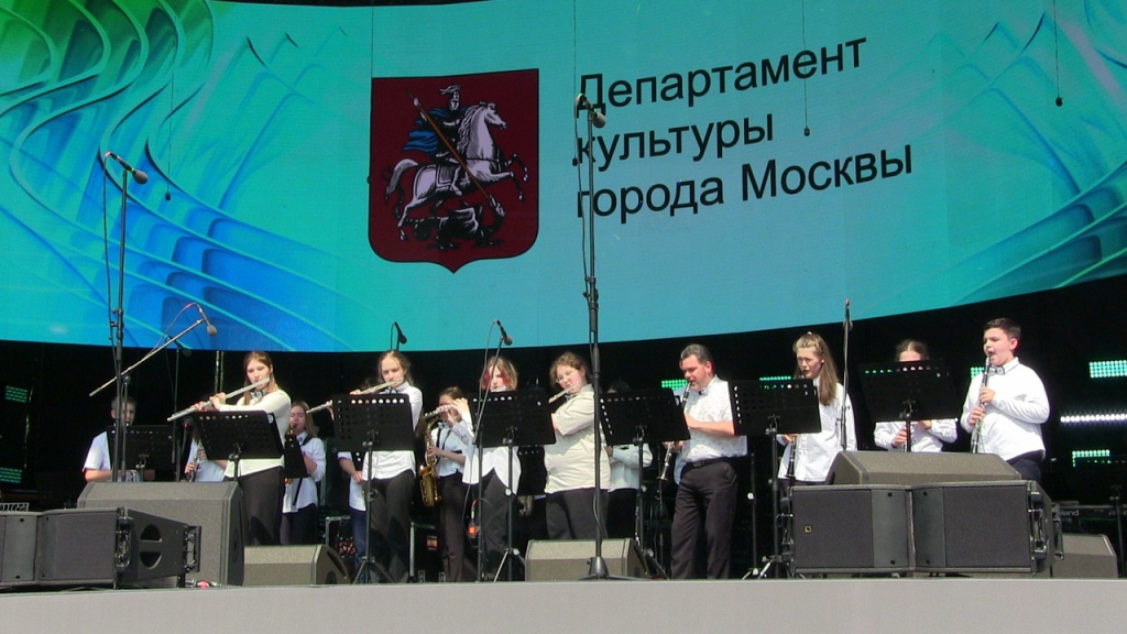 Оркестр духовых, ударных и электронных инструментов 4.jpg